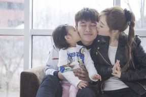 娱乐圈吃瓜贾乃亮微博,吃瓜群众热议不已