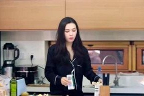 原创吃瓜少女侃娱乐,揭秘明星幕后故事